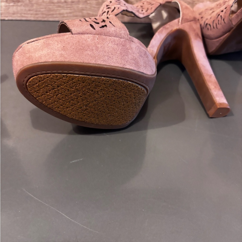 Jessica Simpson Mauve Cutout Heels - Picture 3 of 6